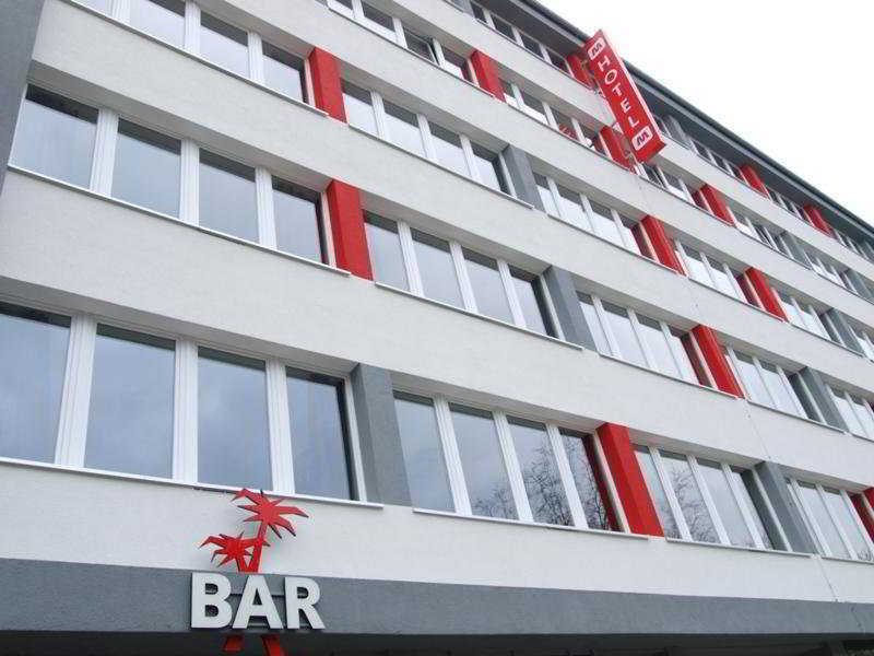 Meininger Hotel Hamburg City Center Exterior photo